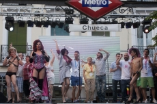 Proclamation. The singer and actress La Terremoto de Alcorcon and the actor Fernando Tejero with members of COGAM, Aegal and Felgtb